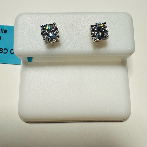 925 Sterling Silver Moissanite Stud Earrings 5MM 0.85 CTW VVS D Color Screw Back - Picture 4 of 5